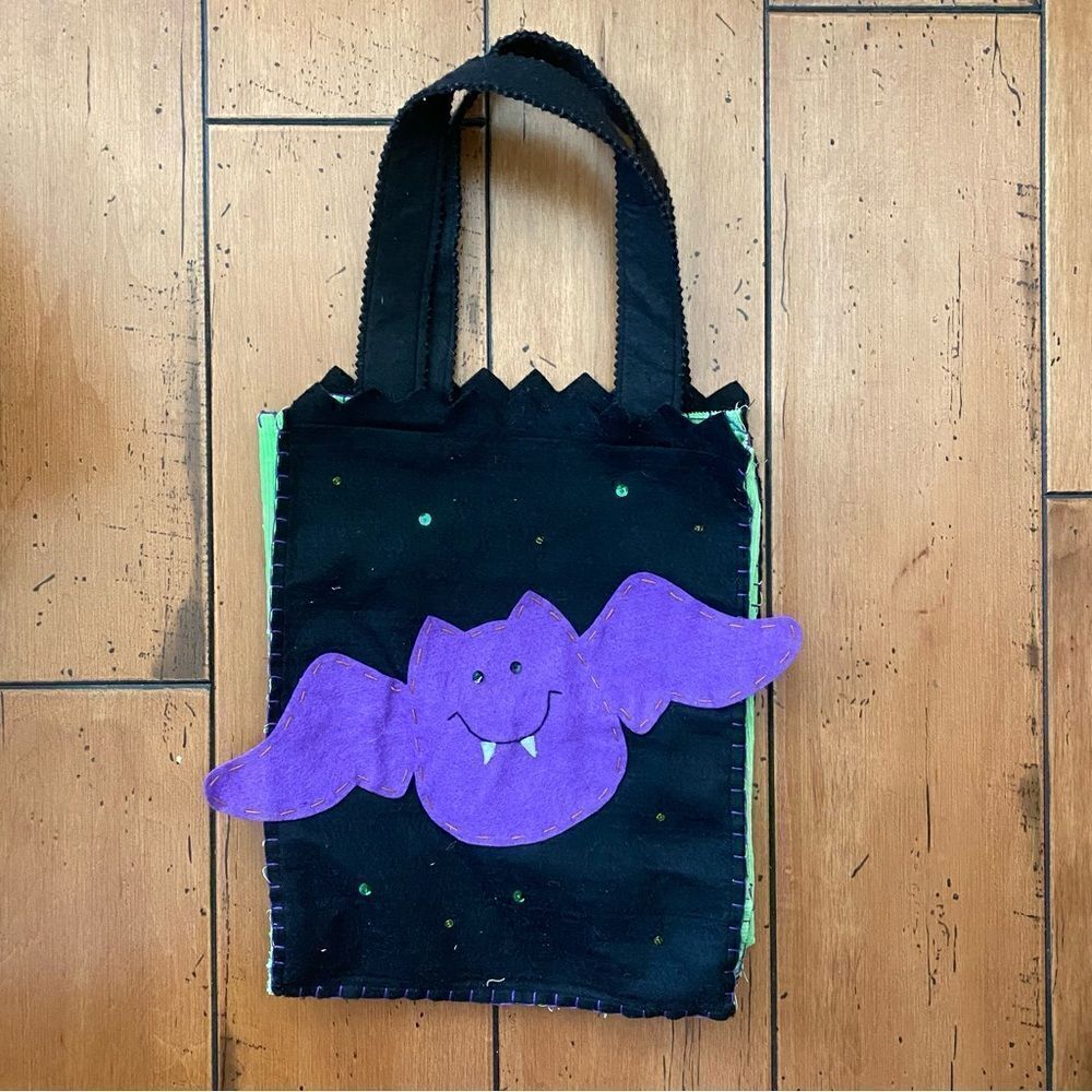 Lot of 4 Target Black Felt/Fabric Halloween Trick or Treat Bags w/Purple Bat. - Picture 2 of 9